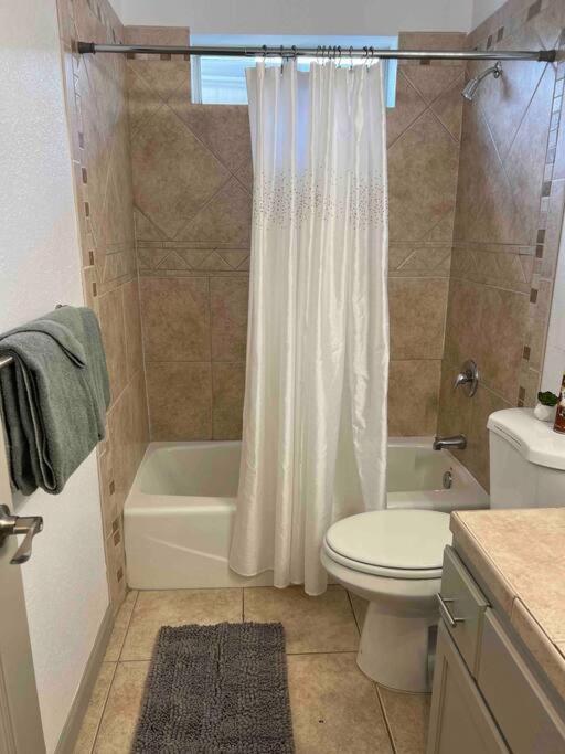 Spacious Getaway! Pool, Spa, Sleeps 9 Lake Havasu City Eksteriør billede