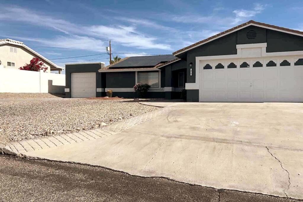 Spacious Getaway! Pool, Spa, Sleeps 9 Lake Havasu City Eksteriør billede