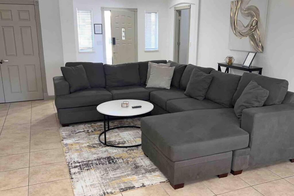Spacious Getaway! Pool, Spa, Sleeps 9 Lake Havasu City Eksteriør billede