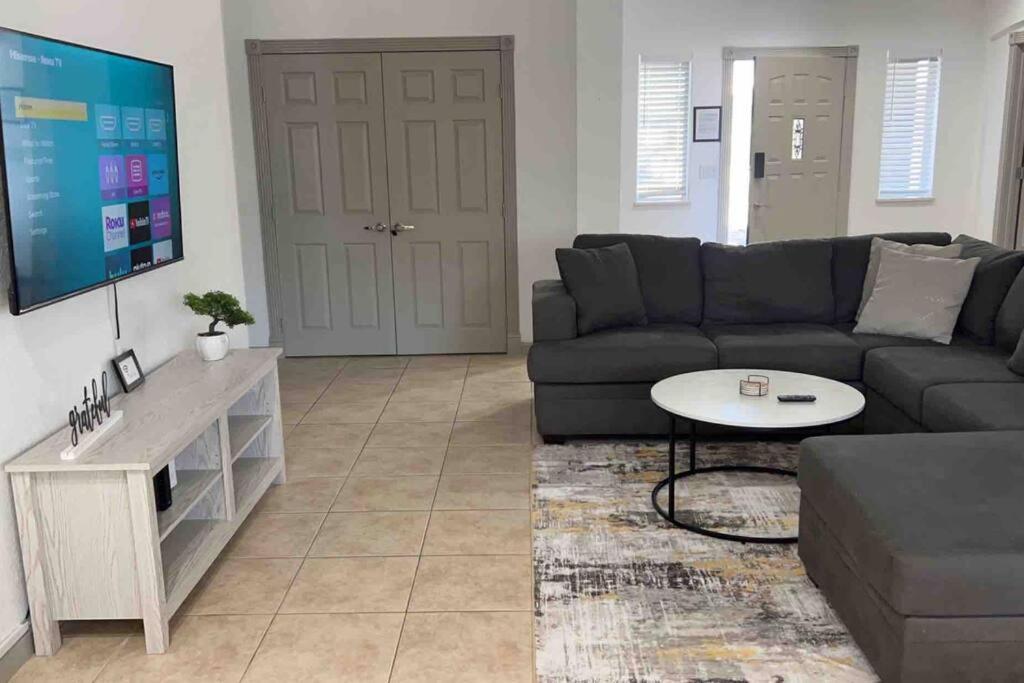 Spacious Getaway! Pool, Spa, Sleeps 9 Lake Havasu City Eksteriør billede