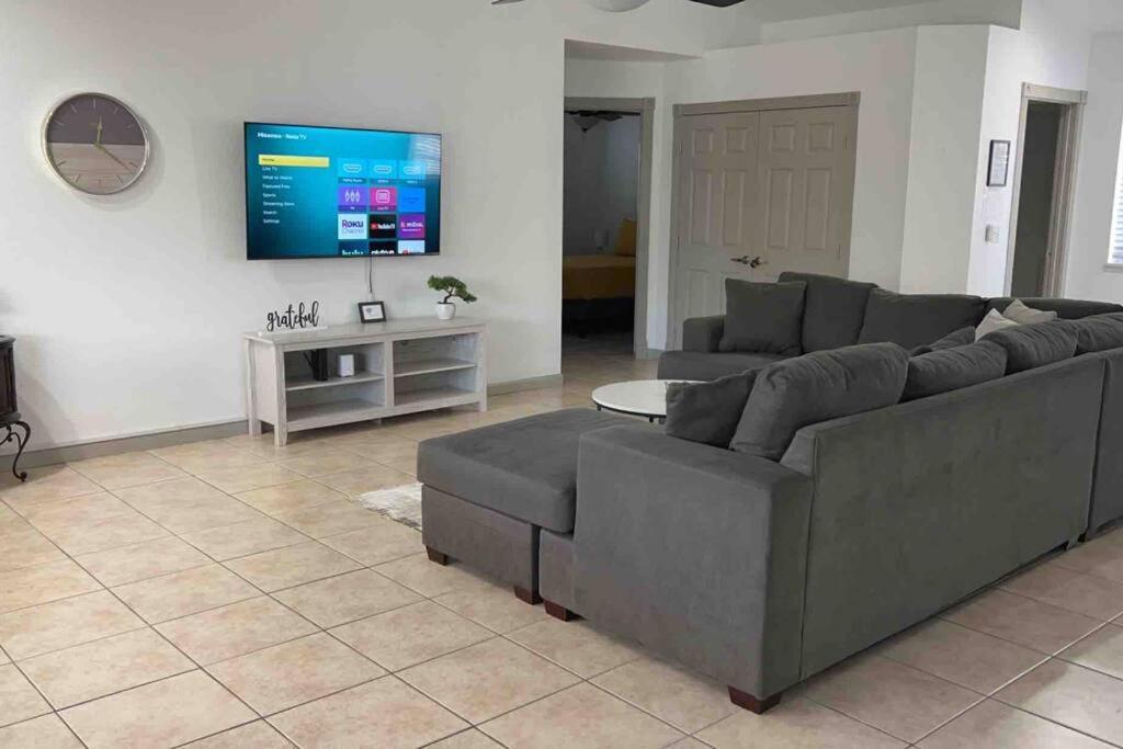 Spacious Getaway! Pool, Spa, Sleeps 9 Lake Havasu City Eksteriør billede