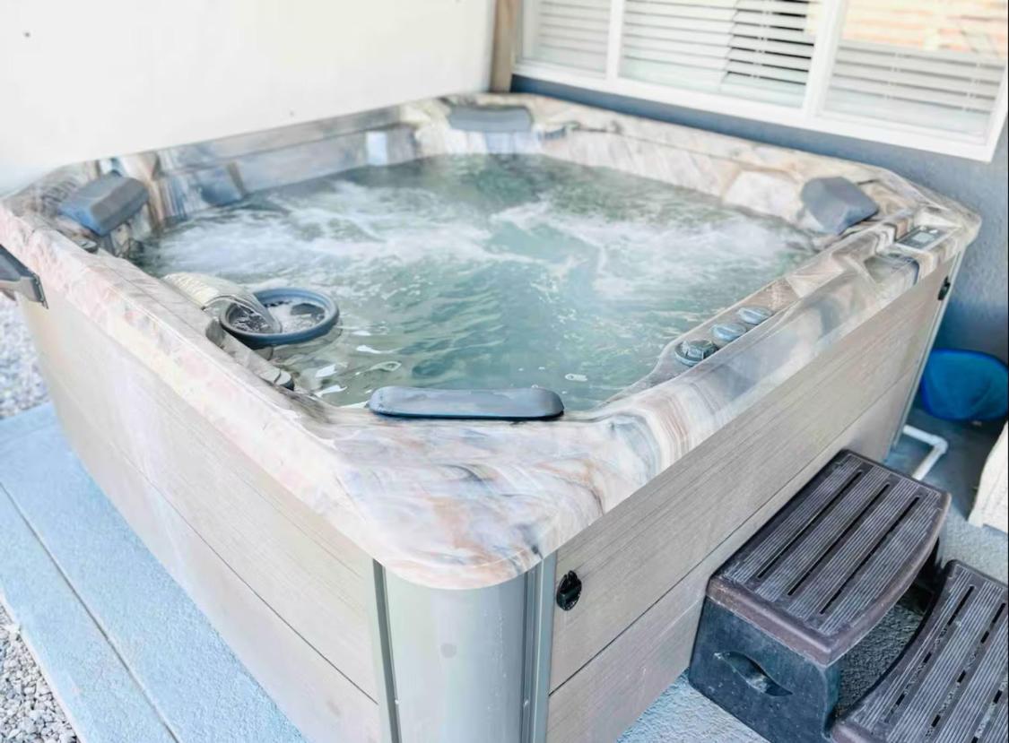 Spacious Getaway! Pool, Spa, Sleeps 9 Lake Havasu City Eksteriør billede